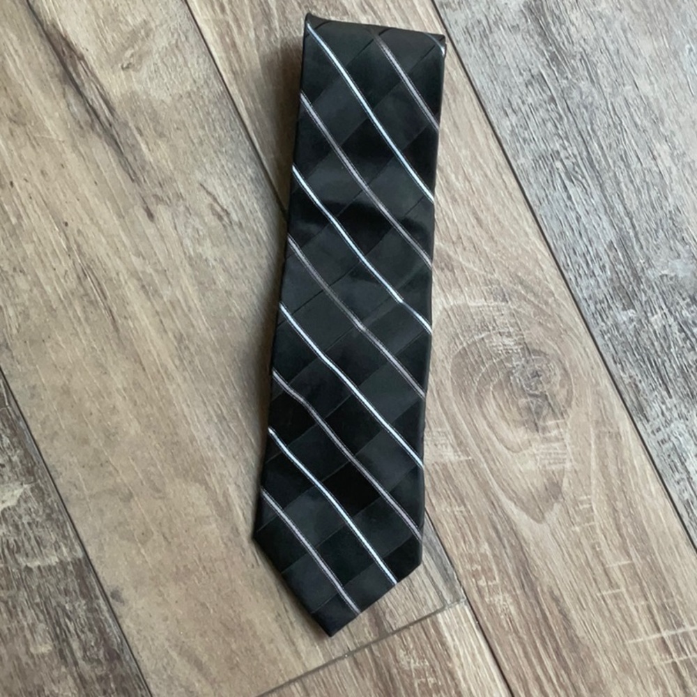 Mens Michael Kors black and blue striped silk tie.